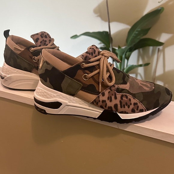 Steve Madden Camouflage and Leopard Women's Sneakers - Picture 6 of 8